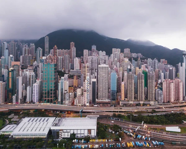 Hong Kong Downtown Bulutlar Fırtına Ile Yağmur Ile Dramatik Gökyüzü — Stok fotoğraf