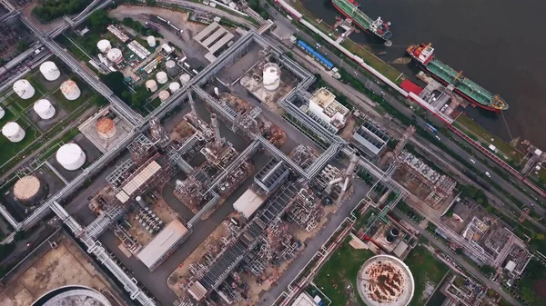 Luftaufnahme Der Erdölraffinerie Konzept Der Industrietechnik Und Gastanks Moderne Fabrik — Stockfoto