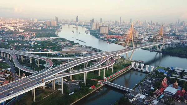 Pemandangan Udara Jembatan Bhumibol Dan Sungai Chao Phraya Dalam Struktur — Stok Foto