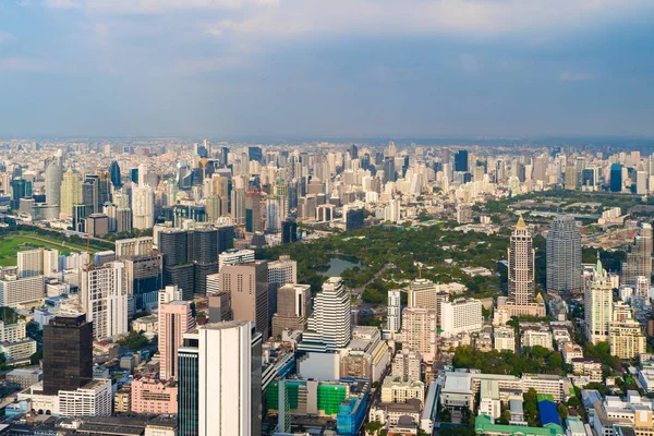 Havadan Görünümü Lumpini Park Sathorn Bangkok Şehir Merkezinde Finans Bölgesine — Stok fotoğraf