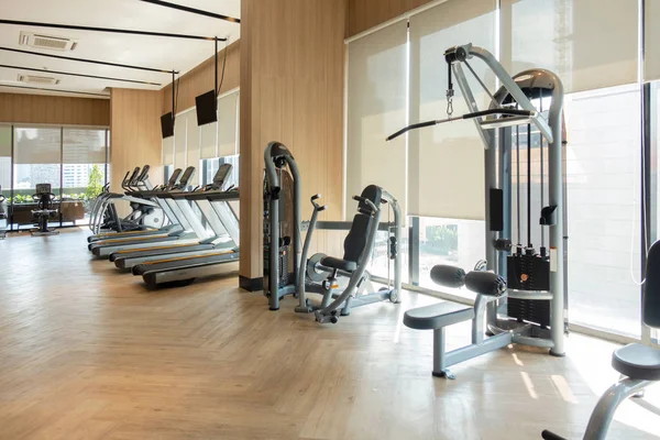 Moderno Gimnasio Con Decoración Equipos Gimnasio Fondo Diseño Interiores — Foto de Stock