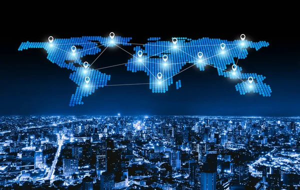 世界地图别针单位城市 全球业务和网络连接线在未来主义技术概念在亚洲的智能城市 泰国曼谷夜间的摩天大楼和高层建筑 — 图库照片