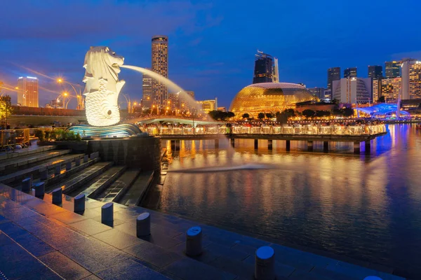 Merlion Felhőkarcoló Épületek Szingapúr Downtown Pénzügyi Kerületben Éjjel — Stock Fotó