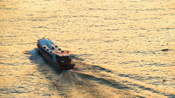 Loď Nebo Malé Lodi Řece Chao Phraya Při Západu Slunce — Stock fotografie