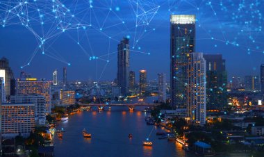 Sathorn Chao Phraya Nehri, Bangkok şehir, Tayland ile dijital ağ bağlantı hatları. Finans bölgesine ve iş akıllı teknoloji kentsel şehir merkezi. Gökdelen ve binalar gece