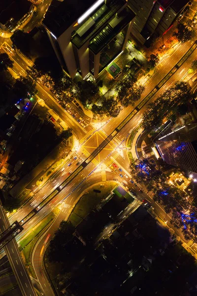 Вид з повітря на шосе літери хрест вночі . — стокове фото