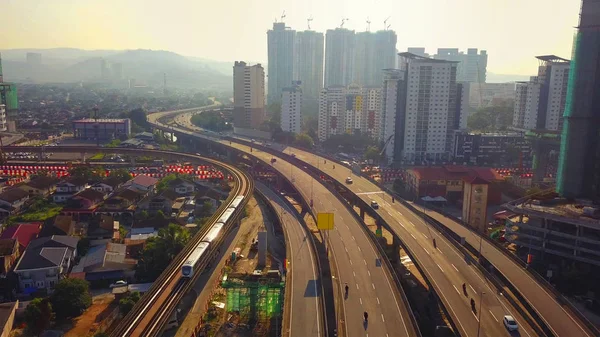 Vista aérea de Kuala Lumpur Downtown, Malásia e rodovias — Fotografia de Stock