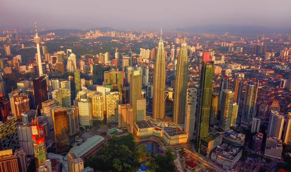 Havadan görünümü Kuala Lumpur Şehir merkezinde, Malezya. Mali distri — Stok fotoğraf