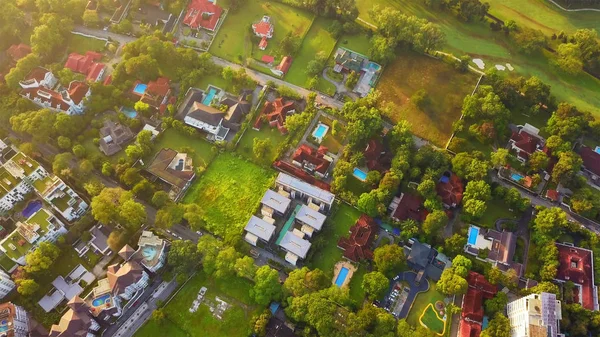 A légi felvétel a környéken lakó. Városi ház fejlesztési — Stock Fotó