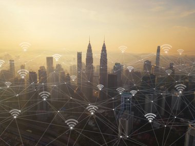Dijital ağ bağlantı hatları ve wifi kutsal kişilerin resmi ile Kuala Lumpu