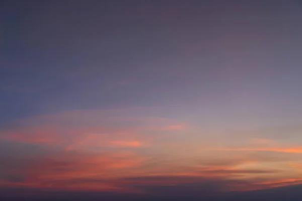 Nature abstraite. Ciel bleu dramatique avec couleur orange — Photo