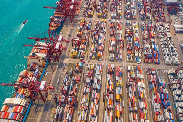 Top luchtfoto van container vrachtschip in de export en import — Stockfoto