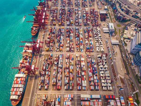 Vista superior aérea del buque de carga de contenedores en la exportación e importación —  Fotos de Stock