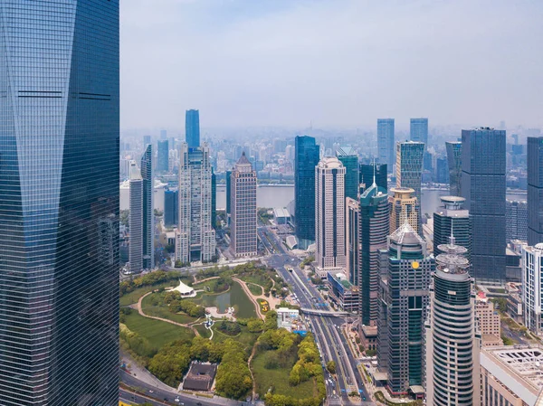 Letecký pohled na Šanghaj centrum města, Čína. Finanční oblast a — Stock fotografie