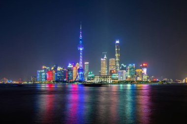 Huangpu Nehri, Çin tarafından Şangay Downtown siluetinde Pearl. 