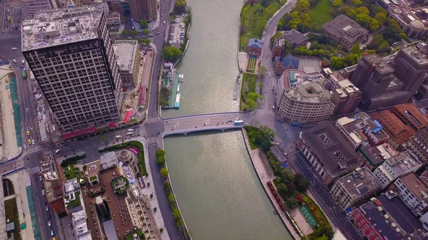 Vue aérienne de la rivière Huangpu dans le centre-ville de Shanghai, en Chine. Financ — Photo