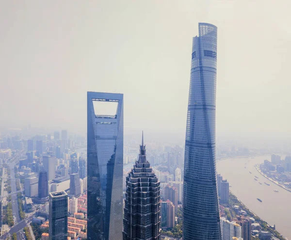 Vista aérea de rascacielos y edificios de oficinas de gran altura en Shan — Foto de Stock