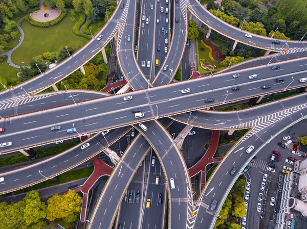 Vista aérea de los cruces de la carretera forma letra x cruz. Puentes , — Foto de Stock