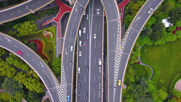 Flygbild av motorväg korsningar form bokstaven x Cross. Broar, — Stockfoto