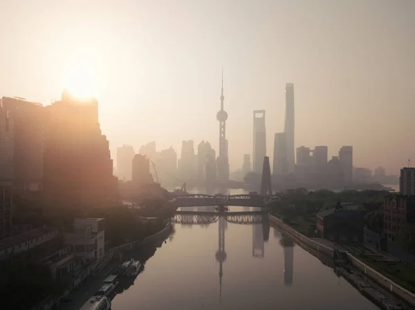 Vista aérea de rascacielos y edificios de oficinas de gran altura en Shan —  Fotos de Stock