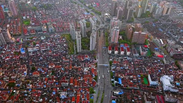 Vue aérienne des maisons rouges. Quartier résidentiel. Maisons urbaines — Photo