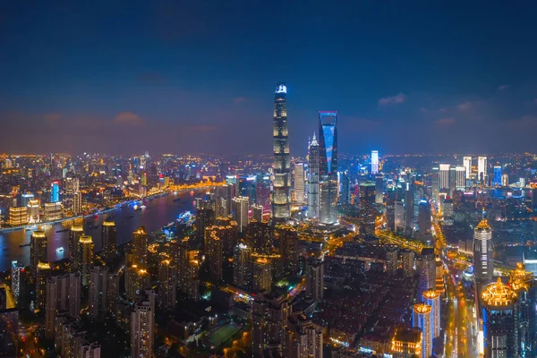 Flygvy över Shanghais centrum, Kina. Financial District och — Stockfoto