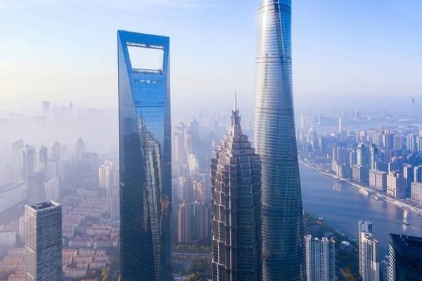 Vista aérea de rascacielos y edificios de oficinas de gran altura en Shan — Foto de Stock