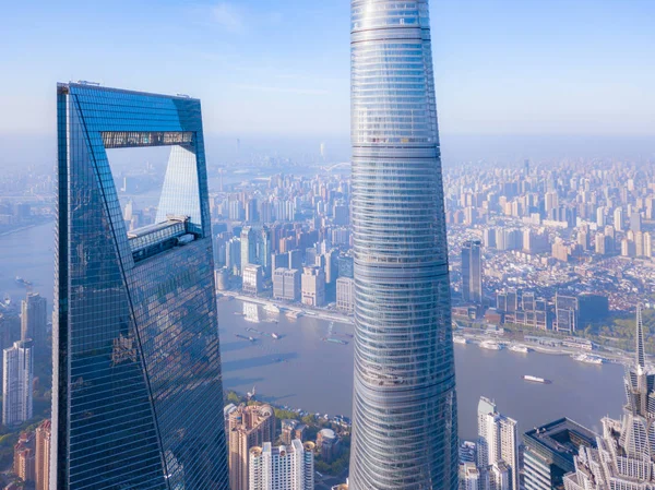 Widok z lotu ptaka wieżowca i wysokich budynków biurowych w Shan — Zdjęcie stockowe