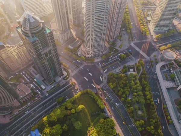 Shan gökdelen ve yüksek katlı ofis binalarının havadan görünümü
