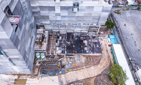 Vista aérea de los ocupados trabajadores de obras industriales con cr —  Fotos de Stock