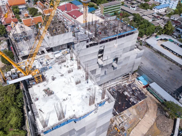 Vista aérea de los ocupados trabajadores de obras industriales con cr —  Fotos de Stock