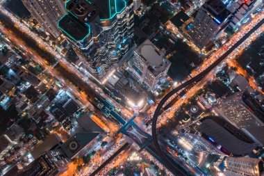 Sathorn kavşak veya araba trafiği ile birleşme havadan görünümü