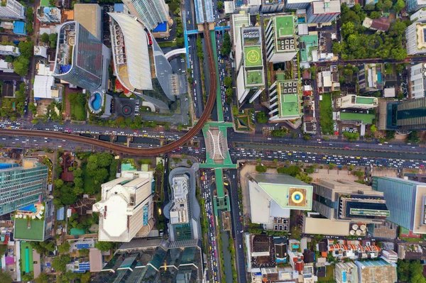 Pemandangan udara persimpangan Sathorn atau persimpangan dengan lalu lintas mobil — Stok Foto