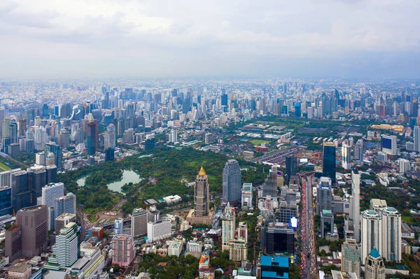 Flybilde av Bangkok sentrum, Thailand. Finansdistrikt a – stockfoto