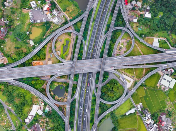 Aerial view of cars driving on highway junctions. Bridge roads w — Stock Photo, Image