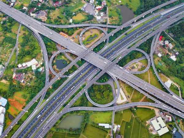 Aerial view of cars driving on highway junctions. Bridge roads w — Stock Photo, Image