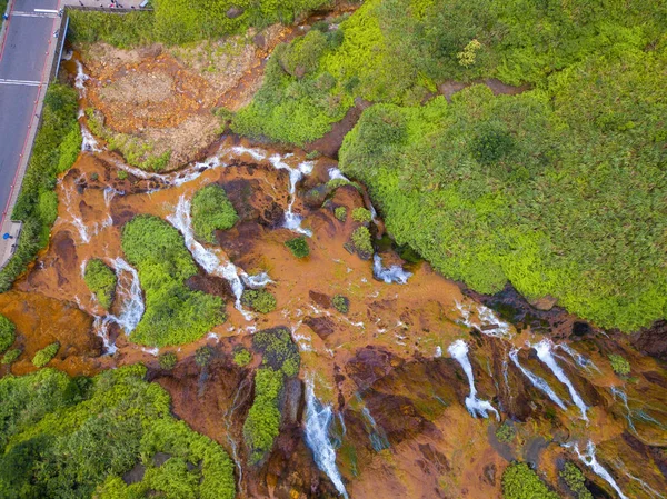 Veduta aerea della cascata d'oro. Paesaggio naturale di Jinguashi i — Foto Stock