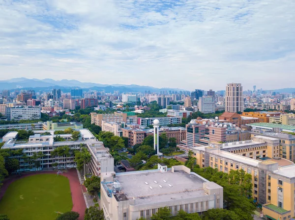 Aerial view of Taipei Downtown, Taiwan. Financial district and b — Stock Photo, Image
