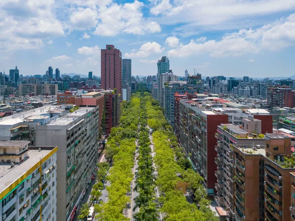 Vista aérea del centro de Taipei, Taiwán. Distrito financiero y b — Foto de Stock