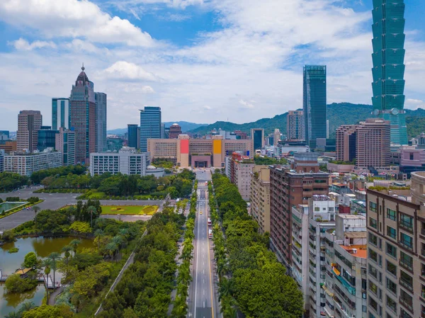 Taipei Downtown, Tayvan havadan görünümü. Finans Bölgesi ve b — Stok fotoğraf