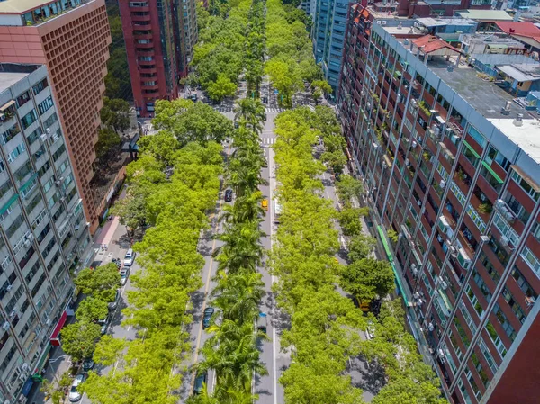 Aerial view of Taipei Downtown, Taiwan. Financial district and b — Stock Photo, Image