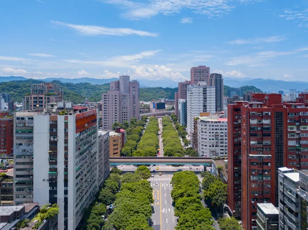Εναέρια θέα στο κέντρο της Ταϊπέι, Ταϊβάν. Οικονομική συνοικία και β — Φωτογραφία Αρχείου