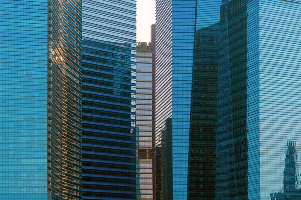 Office buildings windows. Blue glass architecture facade design — Stock Photo, Image