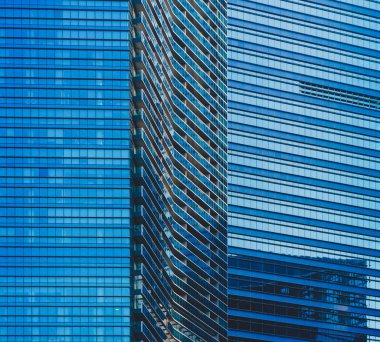 Ofis binaları pencereleri. Mavi cam mimari cephe tasarımı 