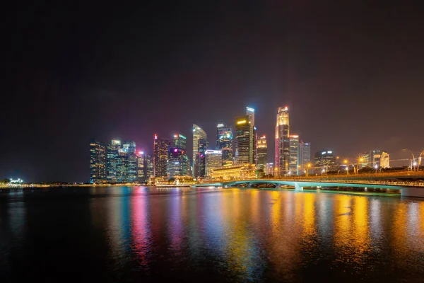 Singapore Downtown skyline at night with reflection. Financial d — Stock Photo, Image