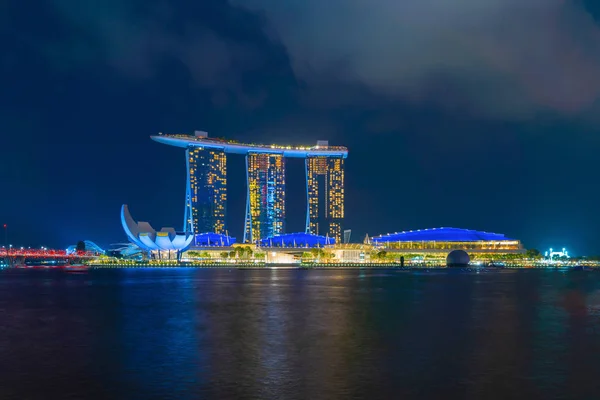 Singapour Downtown skyline la nuit avec réflexion. Finances d — Photo