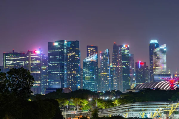 Singapore Downtown skyline at night. Financial district and busi — Stock Photo, Image