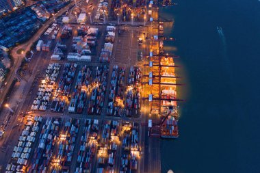 İhracat ve ithalat konteyner kargo gemisiyle hava Üstten Görünüm