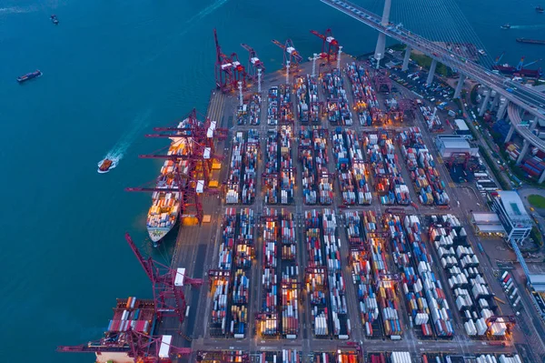 輸出入コンテナー貨物船の空中のトップ ビュー — ストック写真