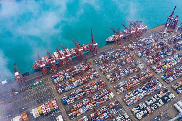 Αεροφωτογραφία πάνω του κοντέινερ φορτίου πλοίου για την εξαγωγή και την εισαγωγή — Φωτογραφία Αρχείου